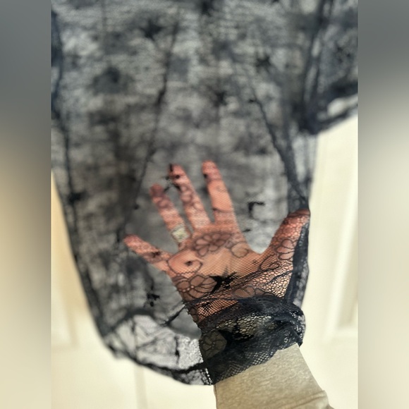 ❤️ 3/$15❤️ Stretch Lace crew neck - Picture 6 of 7